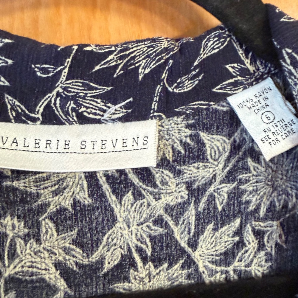 Valerie Stevens Navy Blue Floral Rayon Sleeveless Button Front Midi Dress 6 - Picture 3 of 7